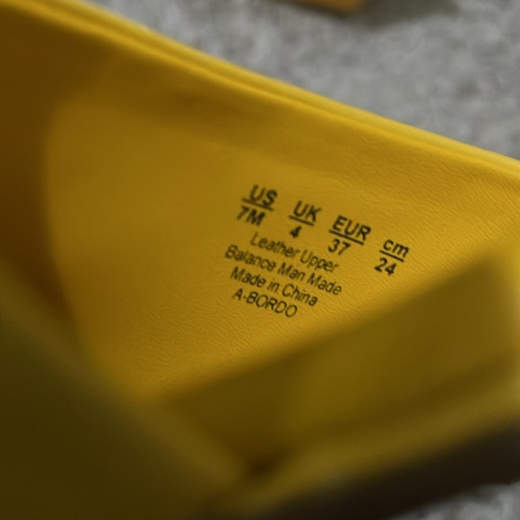 Frank Sarto Bordo Yellow Slides/Sandal Size 7M NWOB - Picture 7 of 7